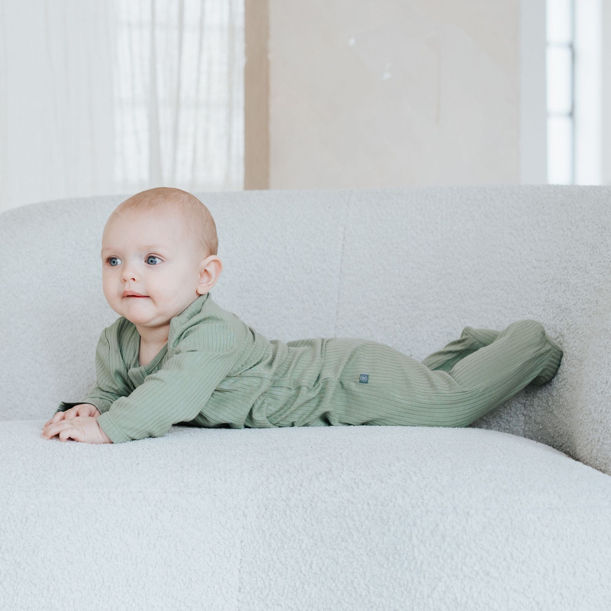 Schlafanzug mit Füßen | Essential Grün