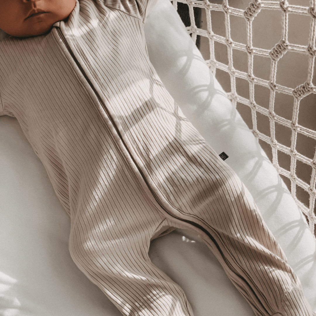 Schlafanzug mit Füßen | Essential Beige