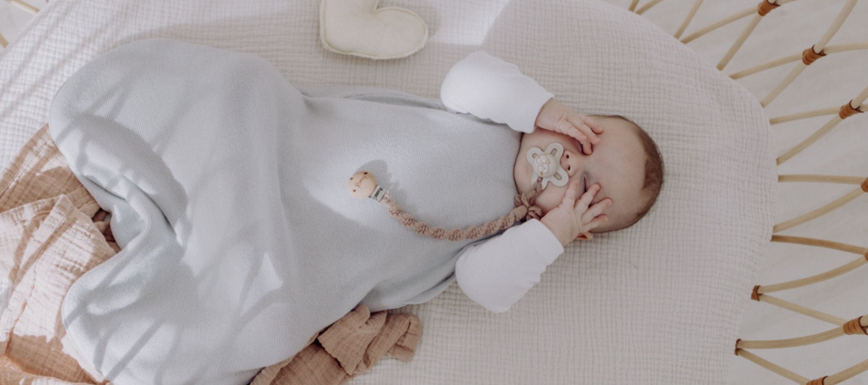 Mein Baby schläft nur kurz – wie schaffe ich es, dass es länger schläft?