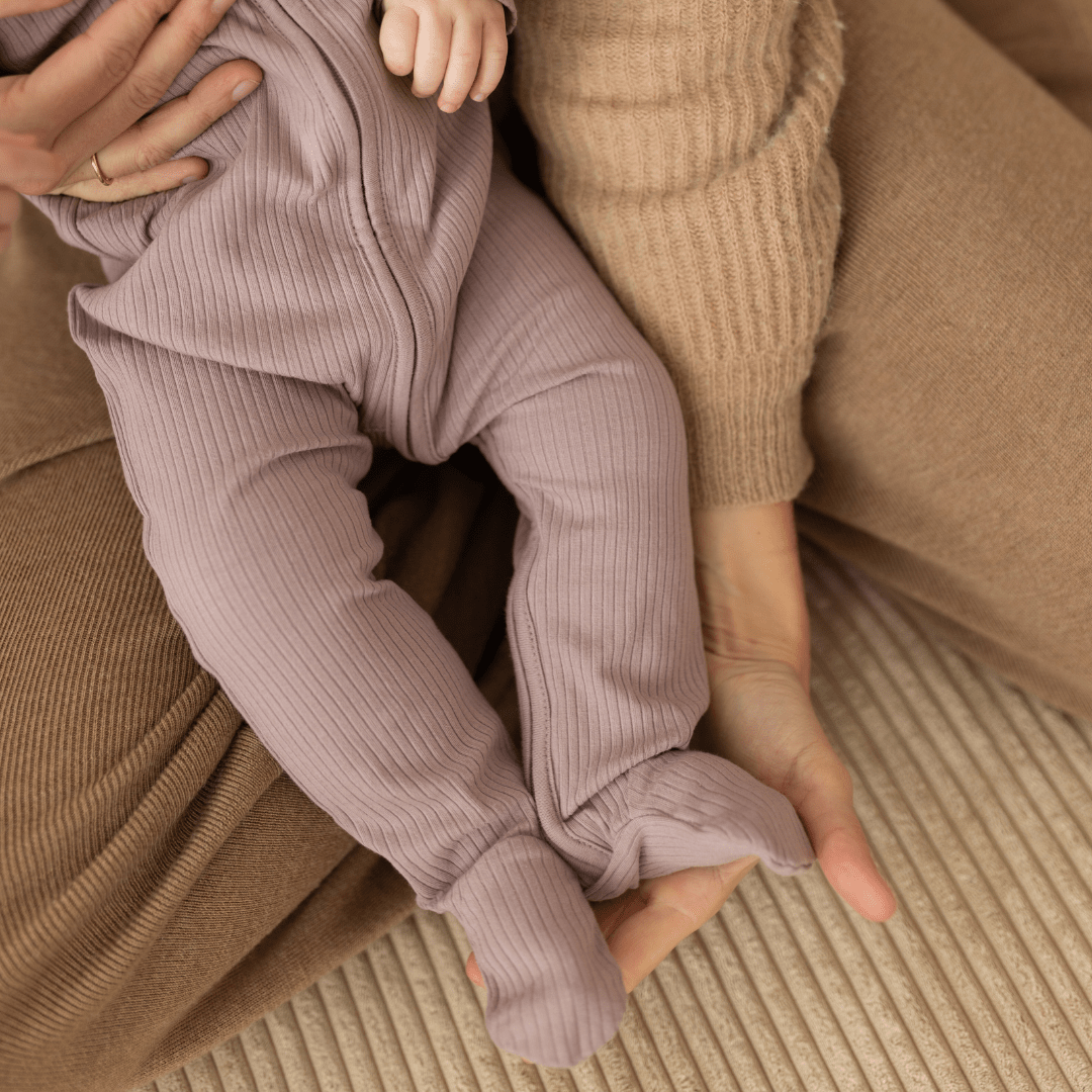 Schlafanzug mit Füßen | Essential Berry