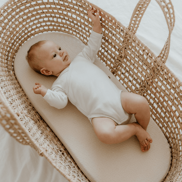 Baby in Wickelbody Organic weiss